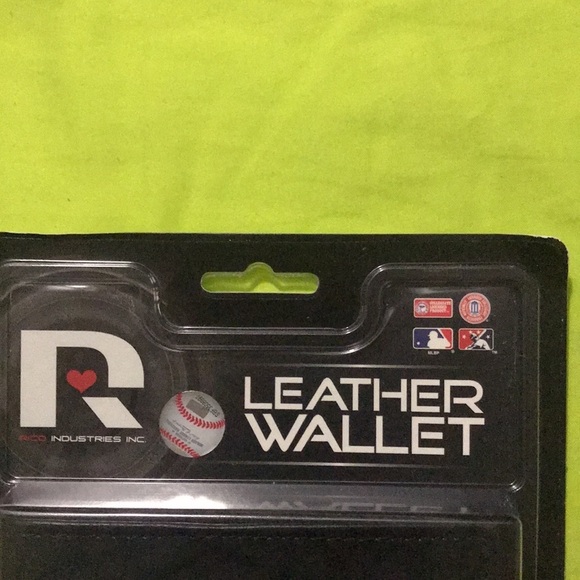 Red Sox Leather Trifold Wallet - Picture 2 of 6